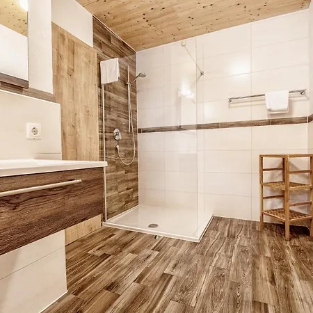 Hotter - Mit E-ladestation Semesterbostad *